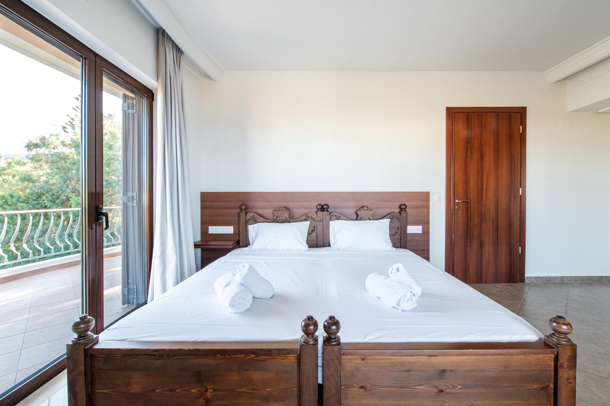 Kahlua Bay Apartments Herszonisszosz Kültér fotó